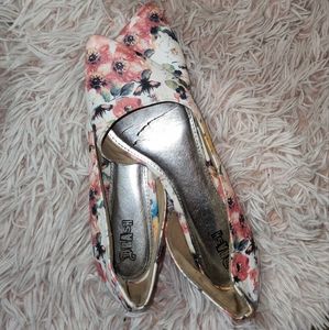 Brash flat shoes, floral print, 9 1/2